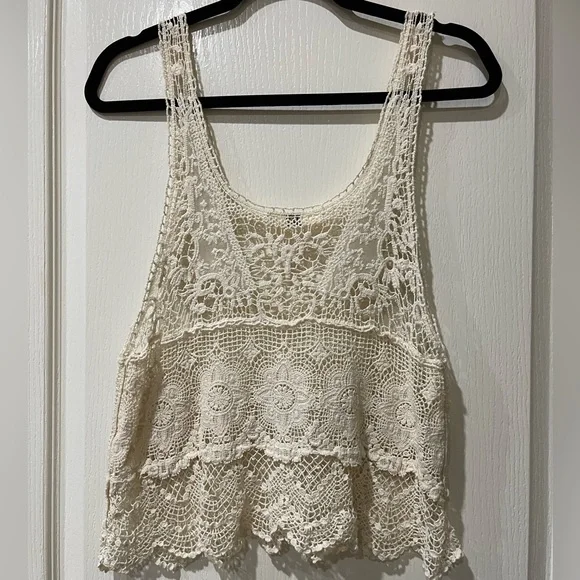 ISSI Boho Lace Crop Top - Picture 2 of 7